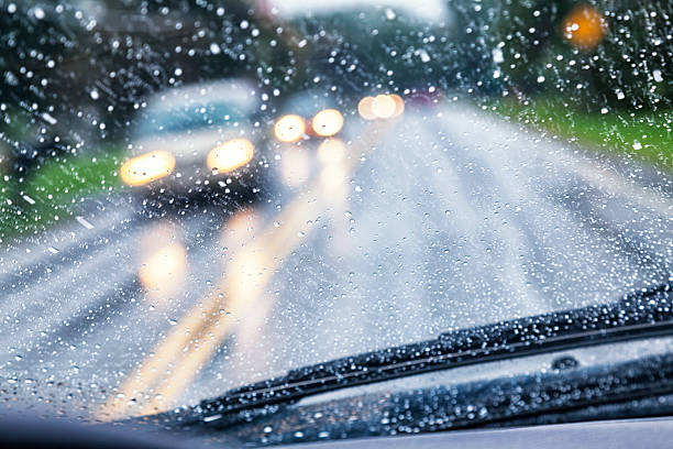 Driving in the rain : the right reflexes to ride safely